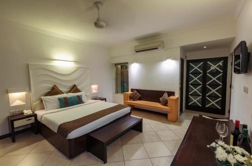 SONESTA INNS BEACH HOTEL