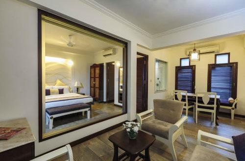 SONESTA INNS BEACH HOTEL
