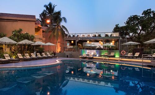 WHISPERING PALM BEACH HOTEL