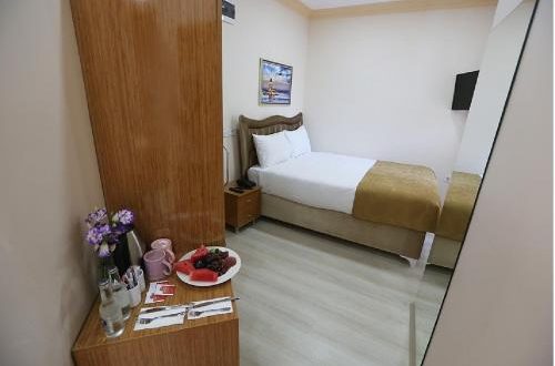 MAXWELL HOTEL
