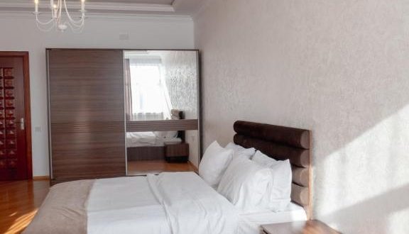 BOULEVARD SIDE HOTEL