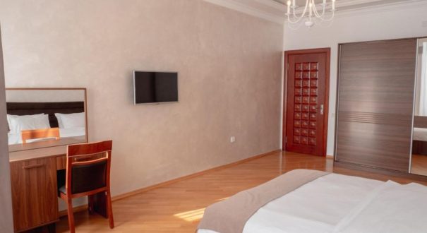 BOULEVARD SIDE HOTEL