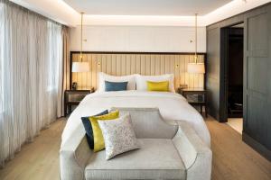 THE ALEXANDER HOTEL