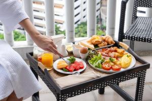 PARKROYAL SUITES BANGKOK HOTEL