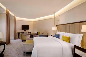 THE ALEXANDER HOTEL