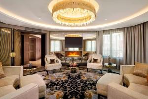 THE ALEXANDER HOTEL