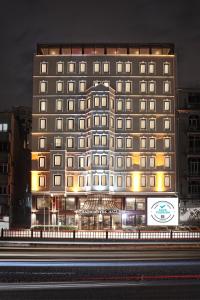 Grand Holic Hotel